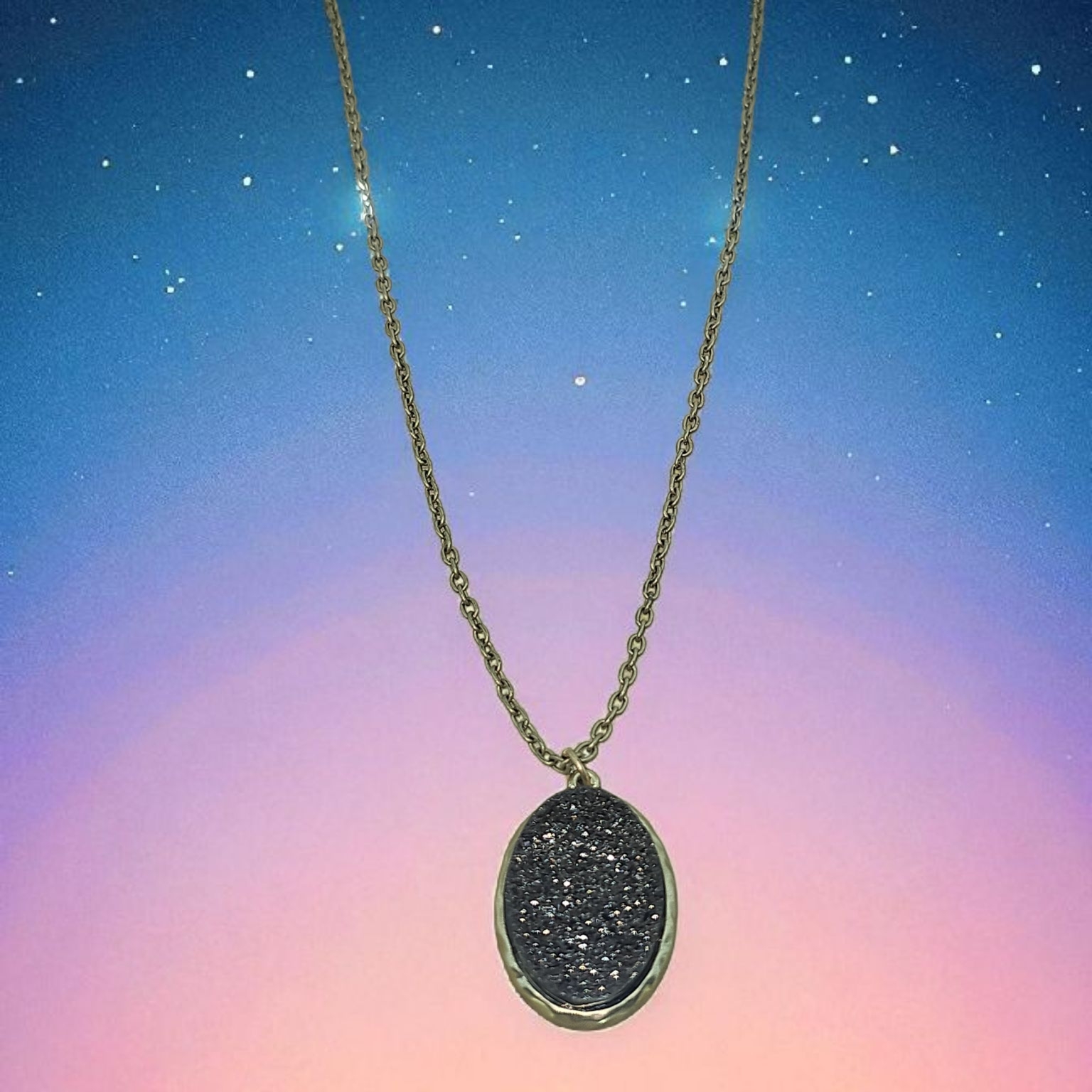 Stunning Gild Necklace With Pink Stone